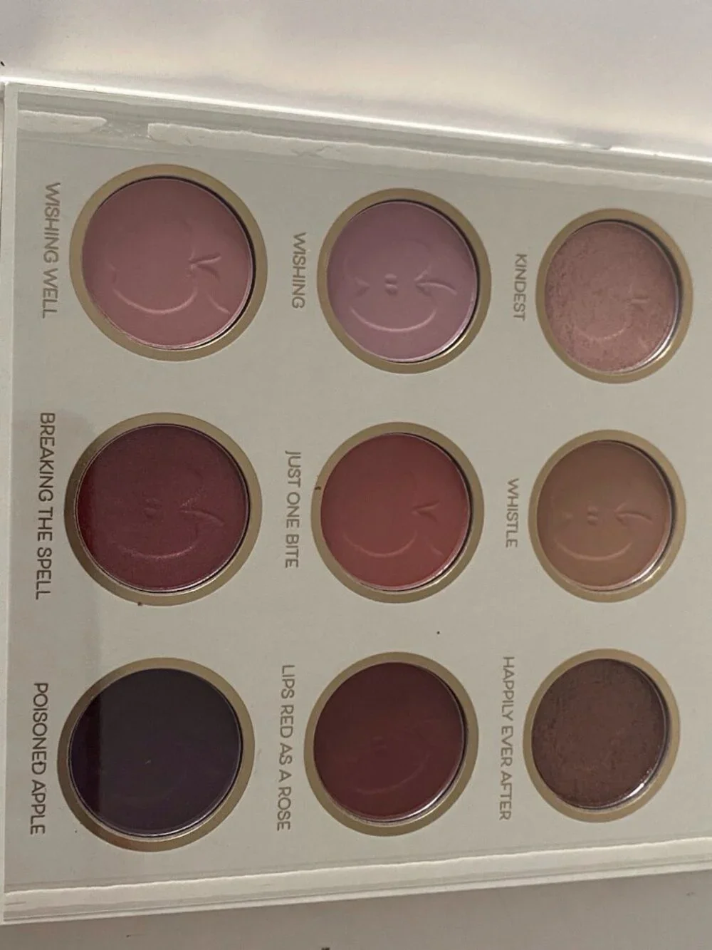 Taste Beauty Disney Snow White Eyeshadow Palette 9 Shades With Mirror NEW